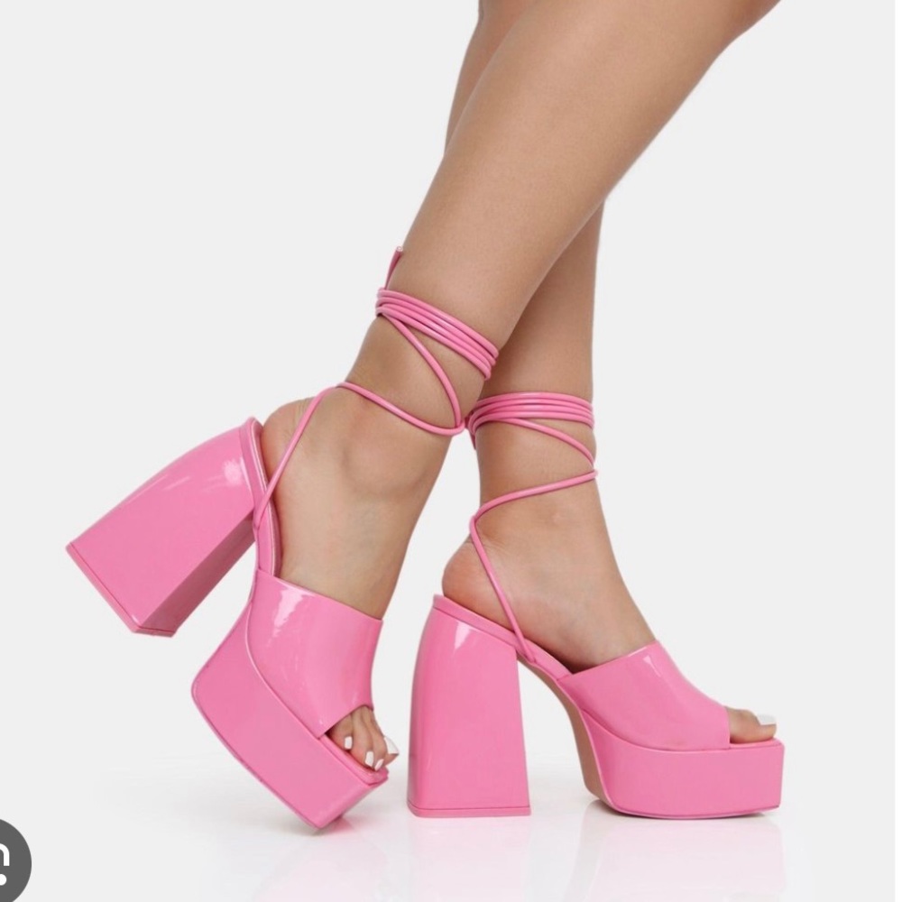 NEVER WORN HEELS